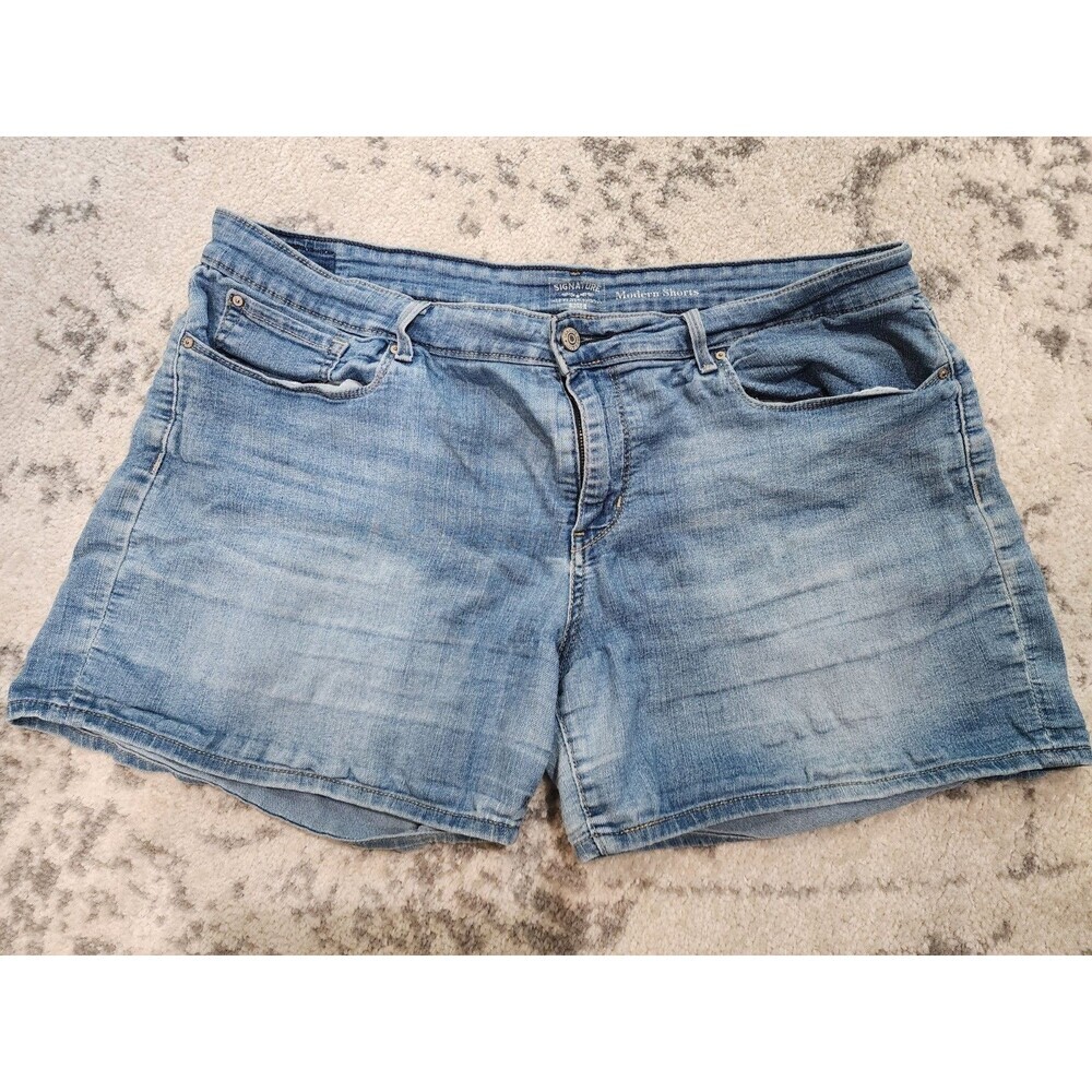 Signature by Levi Strauss Gold Shorts 33W Blue Denim Mid-Rise Cuffed Coastal